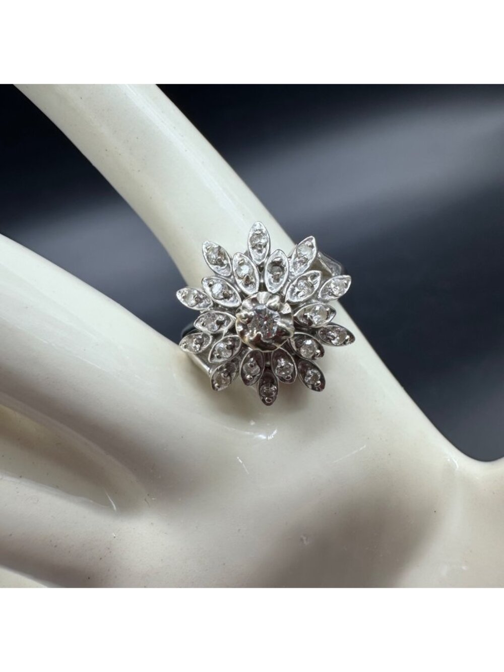 Vintage 14K White Gold Diamond Cluster Cocktail Ring Starburst Size 6.25 READ